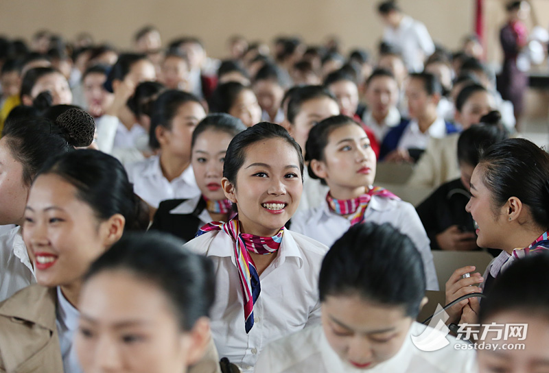 東航2015空姐招聘現(xiàn)場美女云集